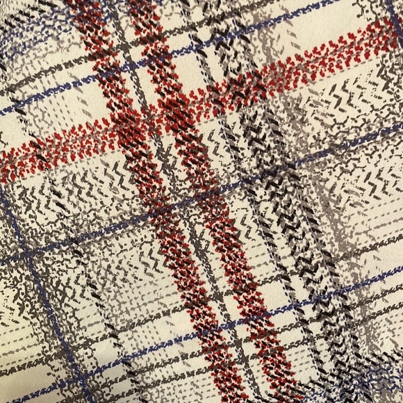 Beautiful addition to any wardrobe! Red and blue accent blouse. Lightweight - Picture 4 of 4